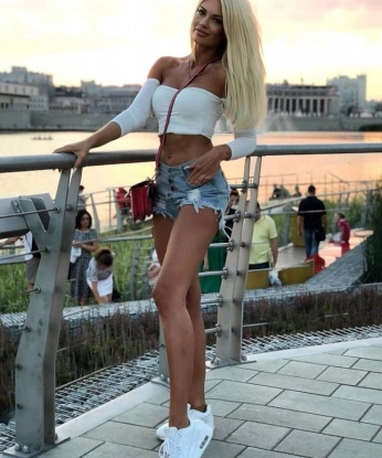 Лариса, 23 года, 2 размер груди